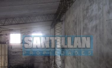 GALPÓN CON GRAN LOTE - VILLA LUZURIAGA