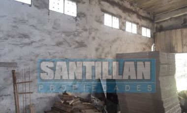 GALPÓN CON GRAN LOTE - VILLA LUZURIAGA