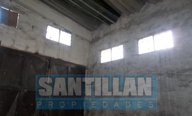 GALPÓN CON GRAN LOTE - VILLA LUZURIAGA