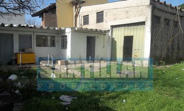 GALPÓN CON GRAN LOTE - VILLA LUZURIAGA