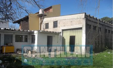 GALPÓN CON GRAN LOTE - VILLA LUZURIAGA