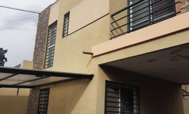 ALQUILER Y VENTA DE EXCELENTE DEPARTAMENTO DUPLEX 3 AMBIENTES EN LUISGUILLÓN CON COCHERA - EN COMPLEJO - 80 M²