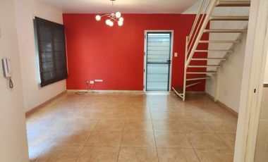 ALQUILER Y VENTA DE EXCELENTE DEPARTAMENTO DUPLEX 3 AMBIENTES EN LUISGUILLÓN CON COCHERA - EN COMPLEJO - 80 M²