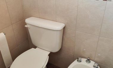 ALQUILER Y VENTA DE EXCELENTE DEPARTAMENTO DUPLEX 3 AMBIENTES EN LUISGUILLÓN CON COCHERA - EN COMPLEJO - 80 M²