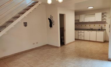 ALQUILER Y VENTA DE EXCELENTE DEPARTAMENTO DUPLEX 3 AMBIENTES EN LUISGUILLÓN CON COCHERA - EN COMPLEJO - 80 M²