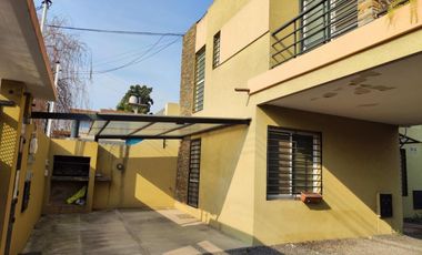 ALQUILER Y VENTA DE EXCELENTE DEPARTAMENTO DUPLEX 3 AMBIENTES EN LUISGUILLÓN CON COCHERA - EN COMPLEJO - 80 M²