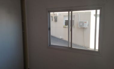 Alquiler Departamento De 3 Ambientes - Balcón - Cochera - Lomas Del Mirador