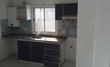 Alquiler Departamento De 3 Ambientes - Balcón - Cochera - Lomas Del Mirador