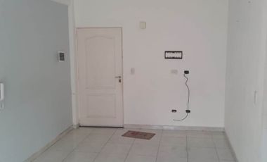 Alquiler Departamento De 3 Ambientes - Balcón - Cochera - Lomas Del Mirador