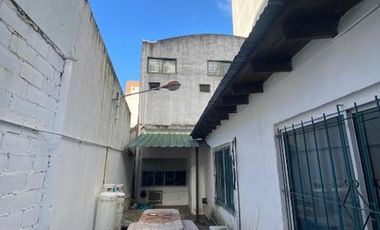 EN VENTA INMUEBLE COMERCIAL MORON CENTRO