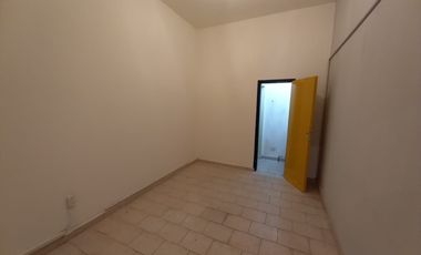 Local de 2,78 x 11 sobre avenida Arieta al 1900 importante centro comercial