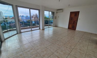 PRECIOSO SEMI PISO EN ALQUILER DE DOS DORMITORIOS CON VISTA AL RIO Y ALA CIUDAD DE POSADAS.-