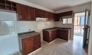 PRECIOSO SEMI PISO EN ALQUILER DE DOS DORMITORIOS CON VISTA AL RIO Y ALA CIUDAD DE POSADAS.-
