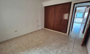 PRECIOSO SEMI PISO EN ALQUILER DE DOS DORMITORIOS CON VISTA AL RIO Y ALA CIUDAD DE POSADAS.-