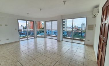 PRECIOSO SEMI PISO EN ALQUILER DE DOS DORMITORIOS CON VISTA AL RIO Y ALA CIUDAD DE POSADAS.-
