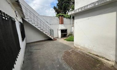 CASA EN PH AL FRENTE CON COCHERA-