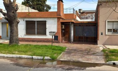 CASA EN PH AL FRENTE CON COCHERA-