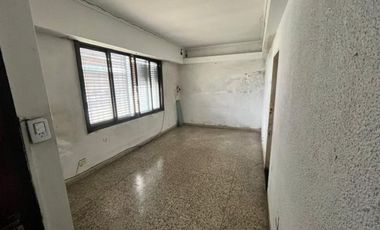 CASA EN PH AL FRENTE CON COCHERA-