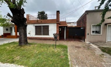 CASA EN PH AL FRENTE CON COCHERA-