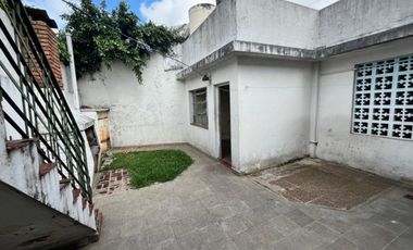 CASA EN PH AL FRENTE CON COCHERA-