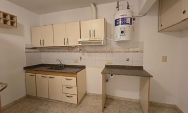 Planta Baja Frente, 3 Ambientes Con Cochera, Excelente Ubicación