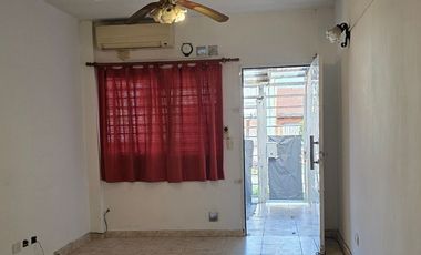 Planta Baja Frente, 3 Ambientes Con Cochera, Excelente Ubicación