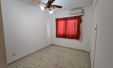 Planta Baja Frente, 3 Ambientes Con Cochera, Excelente Ubicación