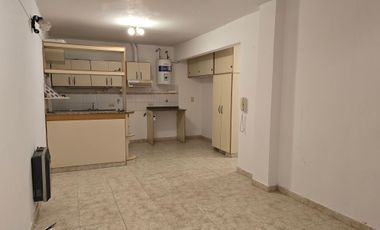 Planta Baja Frente, 3 Ambientes Con Cochera, Excelente Ubicación