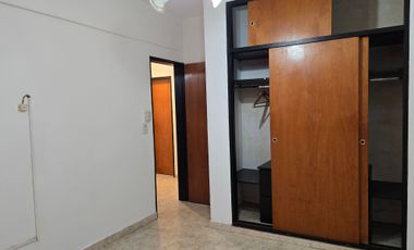 Planta Baja Frente, 3 Ambientes Con Cochera, Excelente Ubicación