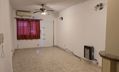 Planta Baja Frente, 3 Ambientes Con Cochera, Excelente Ubicación