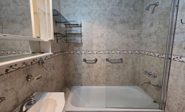 Planta Baja Frente, 3 Ambientes Con Cochera, Excelente Ubicación