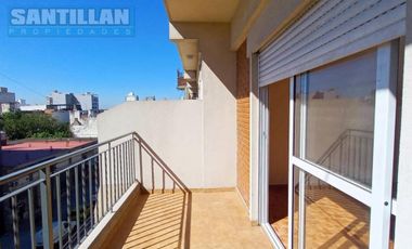 HERMOSO DEPARTAMENTO DE 2 AMPLIOS AMBIENTES AL FRENTE EN DÚPLEX - SANJUSTO CENTRO