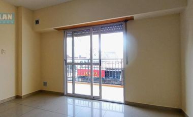 HERMOSO DEPARTAMENTO DE 2 AMPLIOS AMBIENTES AL FRENTE EN DÚPLEX - SANJUSTO CENTRO