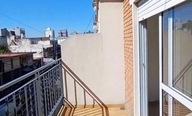 HERMOSO DEPARTAMENTO DE 2 AMPLIOS AMBIENTES AL FRENTE EN DÚPLEX - SANJUSTO CENTRO