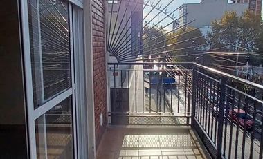 HERMOSO DEPARTAMENTO DE 2 AMPLIOS AMBIENTES AL FRENTE EN DÚPLEX - SANJUSTO CENTRO