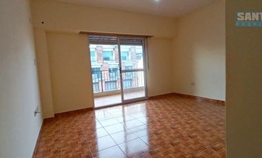 HERMOSO DEPARTAMENTO DE 2 AMPLIOS AMBIENTES AL FRENTE EN DÚPLEX - SANJUSTO CENTRO