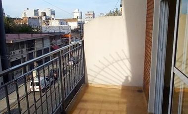 HERMOSO DEPARTAMENTO DE 2 AMPLIOS AMBIENTES AL FRENTE EN DÚPLEX - SANJUSTO CENTRO