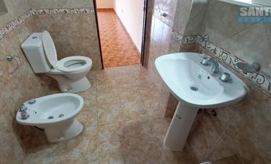 HERMOSO DEPARTAMENTO DE 2 AMPLIOS AMBIENTES AL FRENTE EN DÚPLEX - SANJUSTO CENTRO