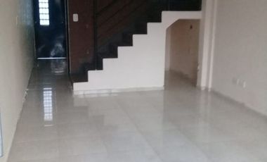 ALQUILER - TRIPLEX 3AMB - MORON