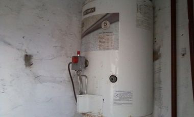 Casa en ALQUILER a 4 cuadras de estación Glew con 2 dormitorios.