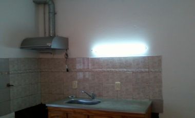 Casa en ALQUILER a 4 cuadras de estación Glew con 2 dormitorios.