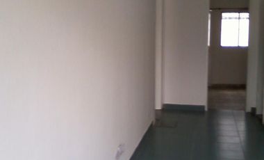Casa en ALQUILER a 4 cuadras de estación Glew con 2 dormitorios.