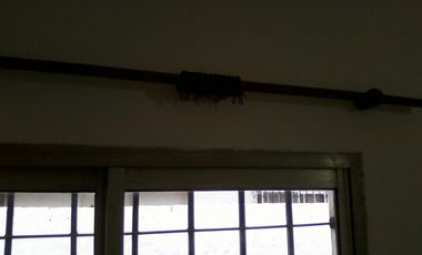 Casa en ALQUILER a 4 cuadras de estación Glew con 2 dormitorios.