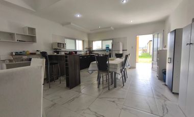 MAGNIFICA CASA EN VENTA - COLONIA HUGUES - COLON - E.R.