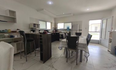 MAGNIFICA CASA EN VENTA - COLONIA HUGUES - COLON - E.R.