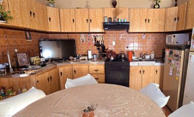 Casa Venta 4 Ambientes con Garaje (Oportunidad)