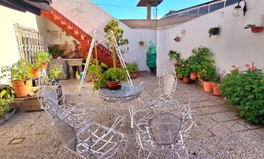 Casa Venta 4 Ambientes con Garaje (Oportunidad)