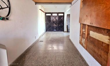 Casa Venta 4 Ambientes con Garaje (Oportunidad)