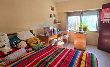 Casa Venta 4 Ambientes con Garaje (Oportunidad)