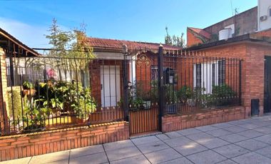 Casa Venta 4 Ambientes con Garaje (Oportunidad)